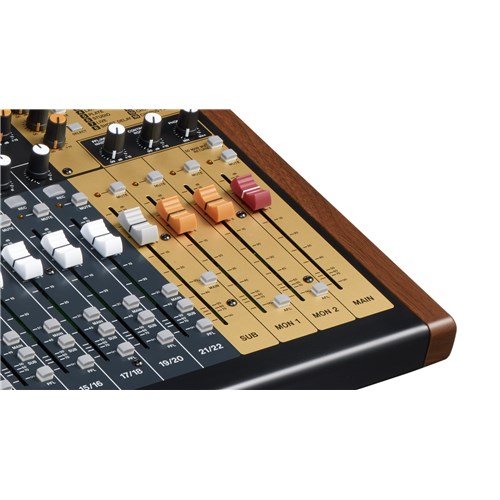 Model_24_w_fader